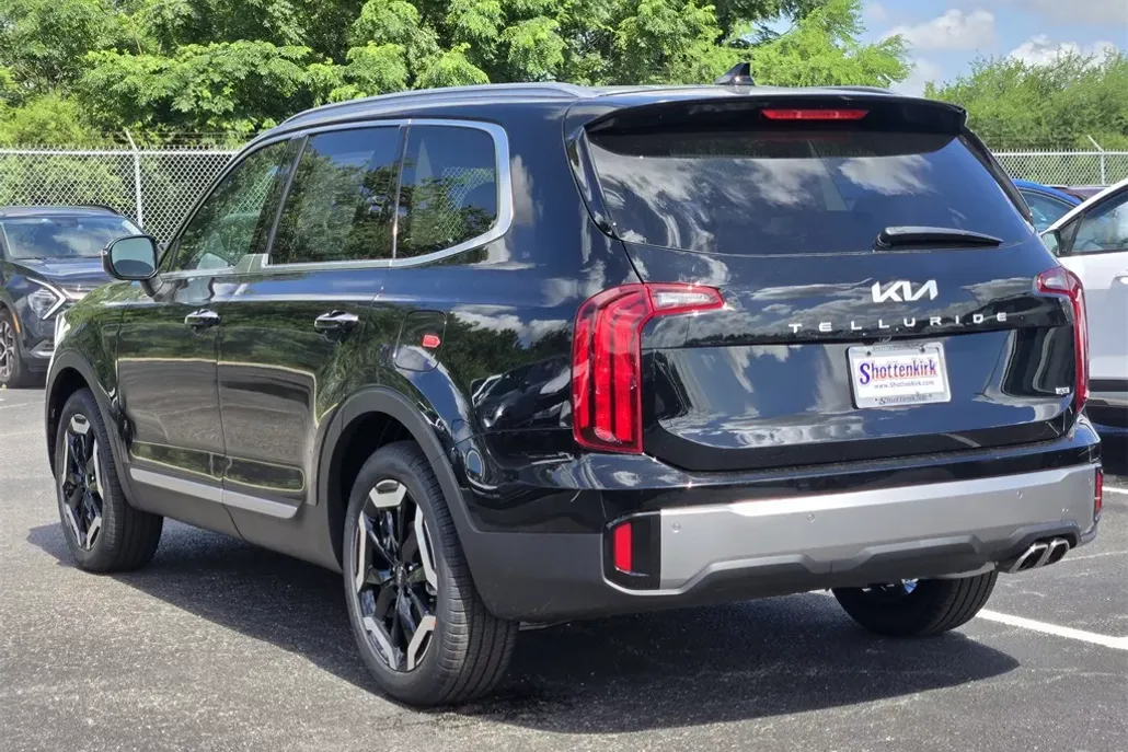 2025 Kia Telluride S photo 1