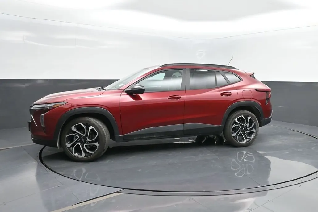 2025 Chevrolet Trax photo 1