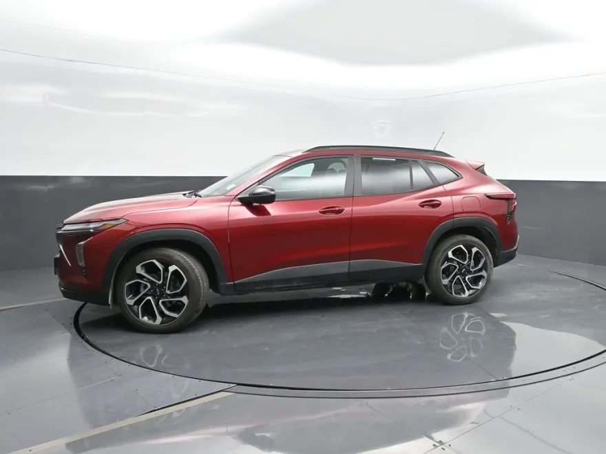 2025 Chevrolet Trax photo 1