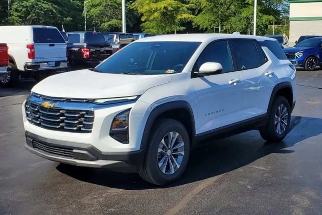 2026 Chevrolet Equinox LT photo 1