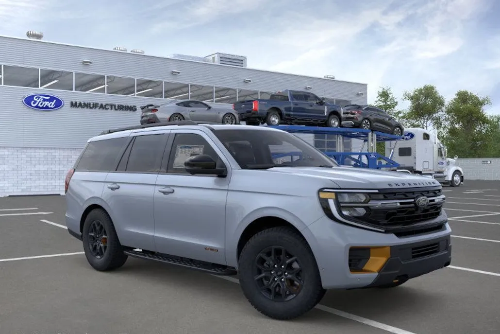 2025 Ford Expedition photo 1