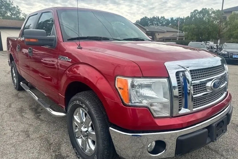 2010 Ford F-150 XLT photo 1