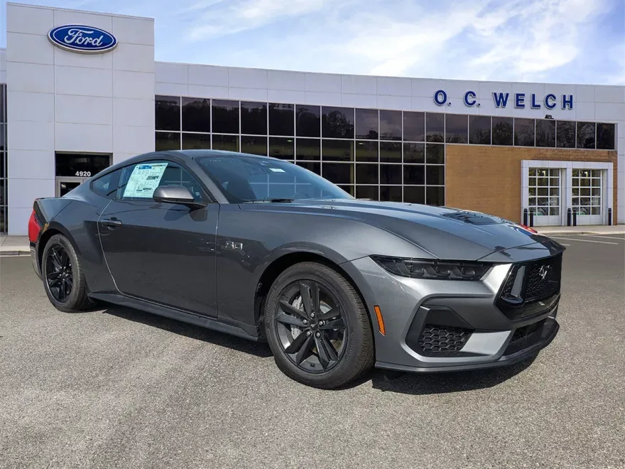2025 Ford Mustang GT photo 1