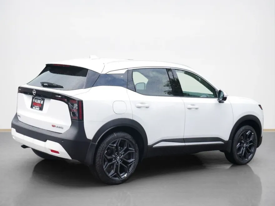2025 Nissan Kicks SR photo 1