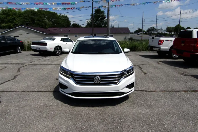 2022 Volkswagen Passat SE photo 1