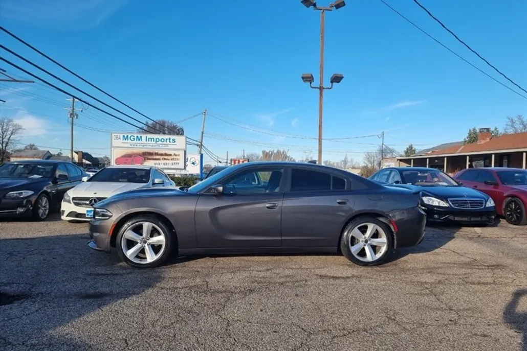 2016 Dodge Charger SXT photo 1