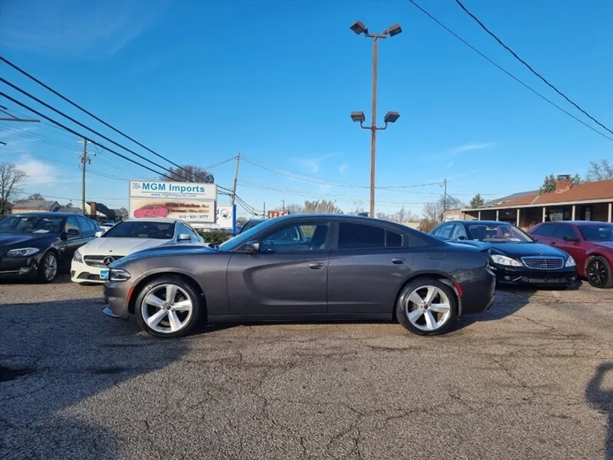 2016 Dodge Charger SXT photo 1