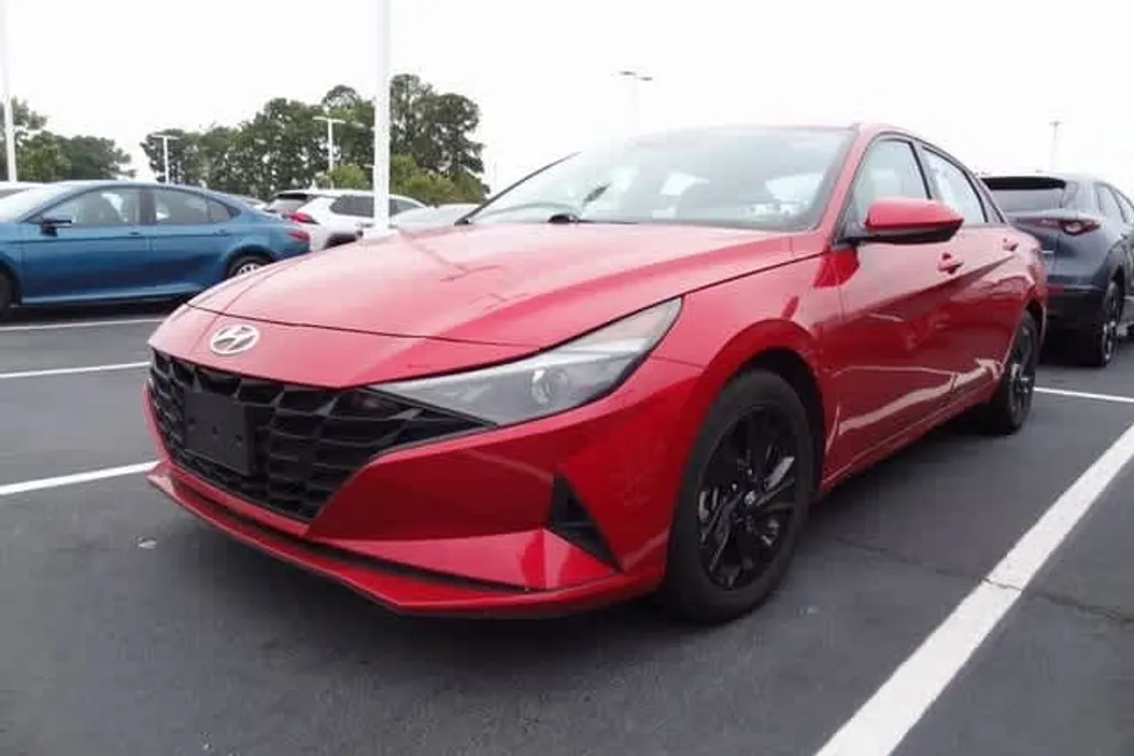 2023 Hyundai Elantra SEL photo 1