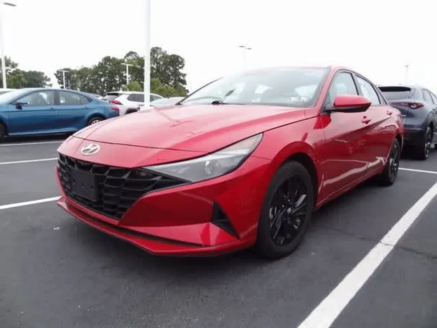 2023 Hyundai Elantra SEL photo 1