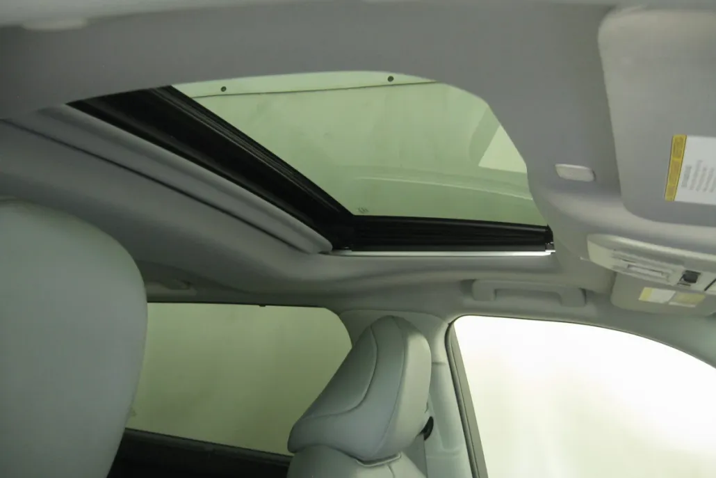 2025 Toyota Highlander XLE photo 1
