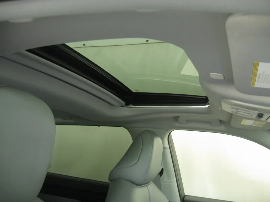 2025 Toyota Highlander XLE photo 1