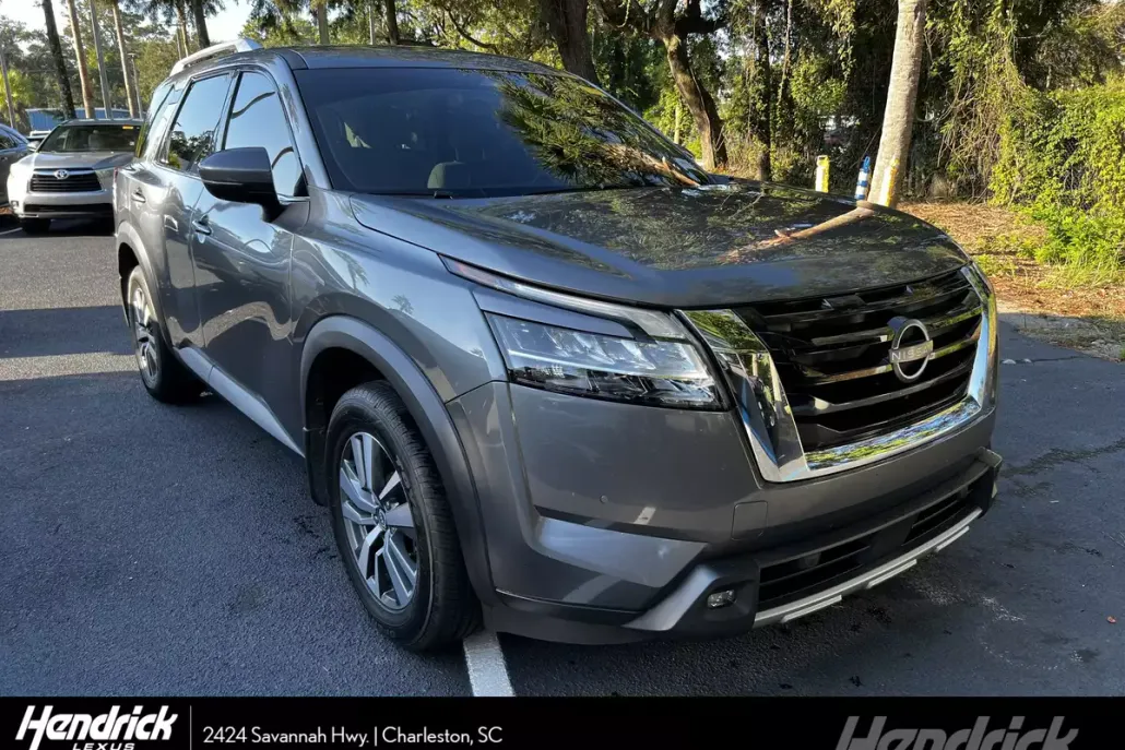 2022 Nissan Pathfinder SL photo 1