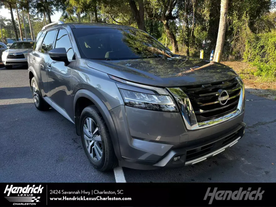 2022 Nissan Pathfinder SL photo 1