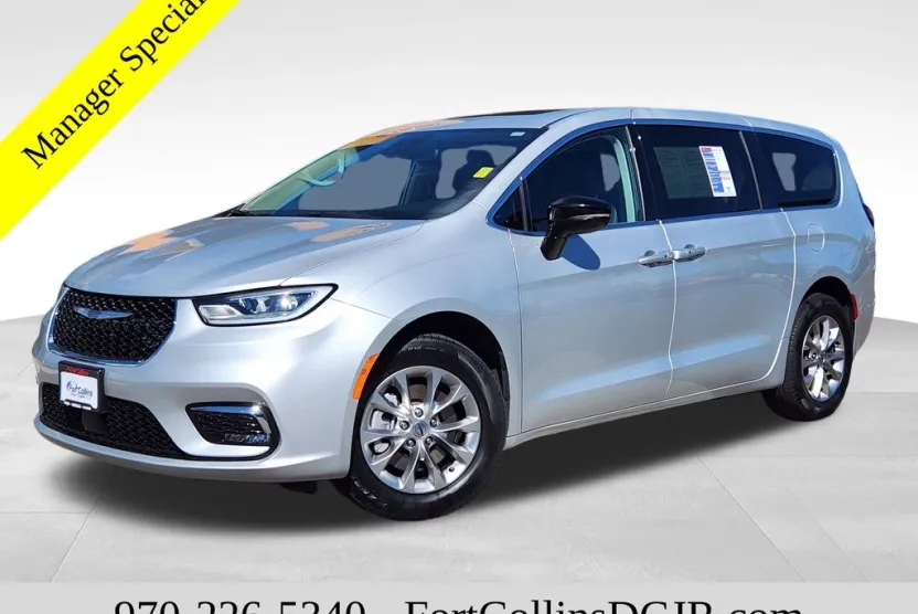 2024 Chrysler Pacifica Touring L photo 1