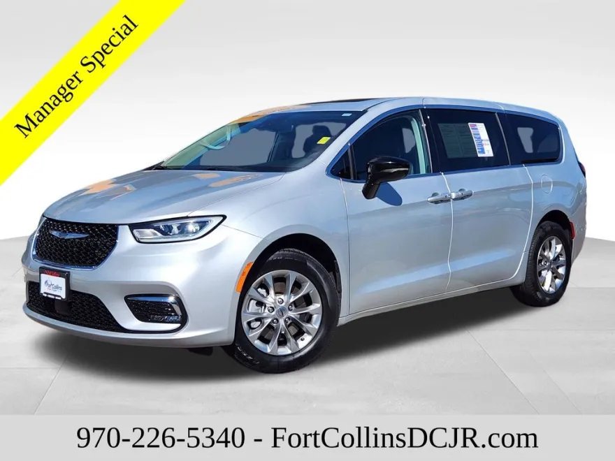 2024 Chrysler Pacifica Touring L photo 1
