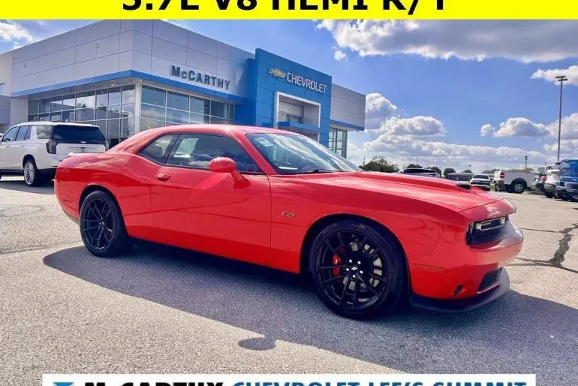 2023 Dodge Challenger R/T photo 1