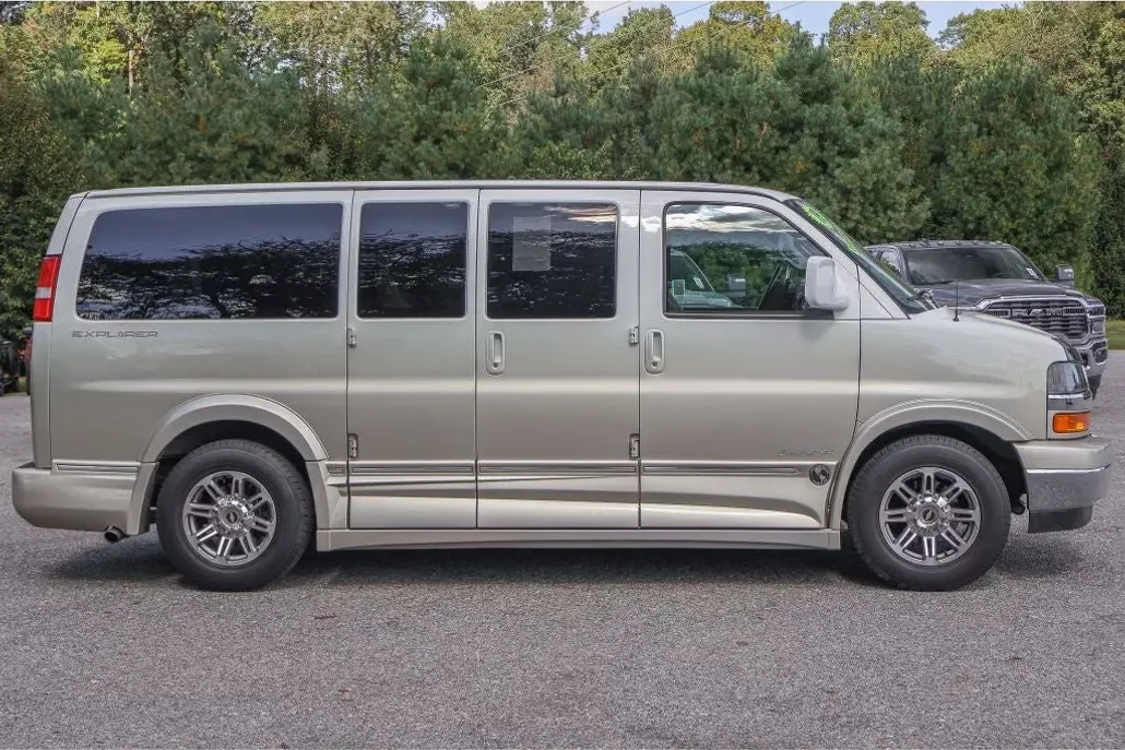 2019 Chevrolet Express Work Van photo 1