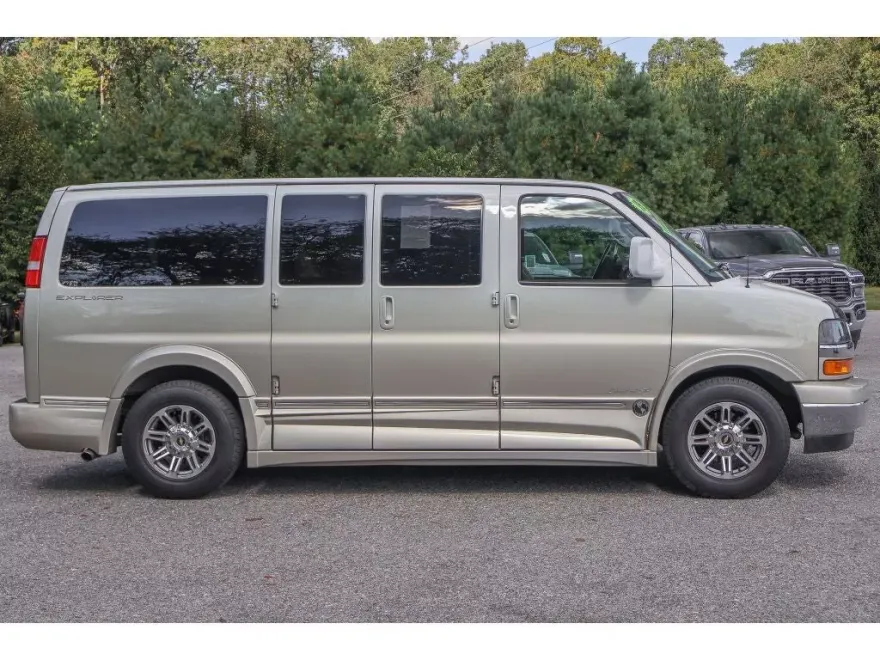 2019 Chevrolet Express Work Van photo 1