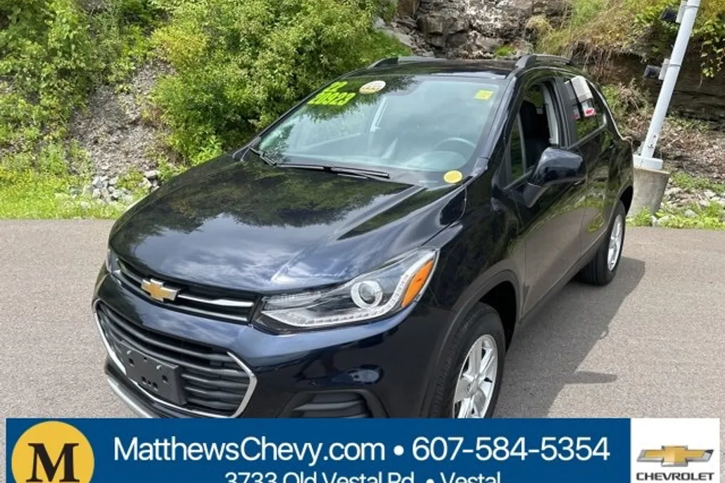 2022 Chevrolet Trax LT photo 1