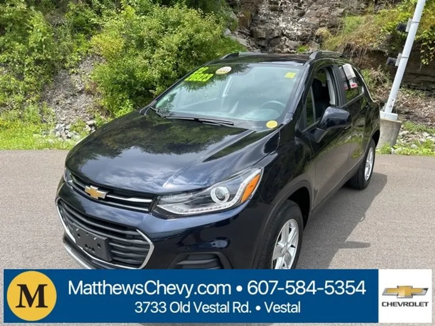 2022 Chevrolet Trax LT photo 1