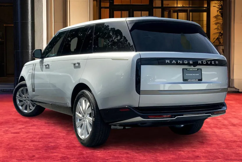 2025 Land Rover Range Rover SE photo 1