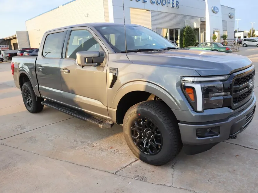 2025 Ford F-150 Lariat photo 1