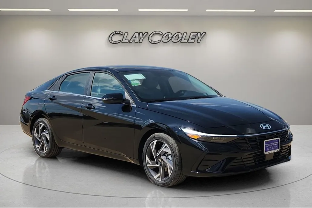 2025 Hyundai Elantra Limited photo 1