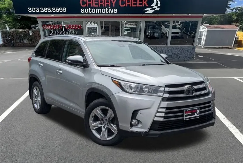 2019 Toyota RAV4 XLE Premium photo 1