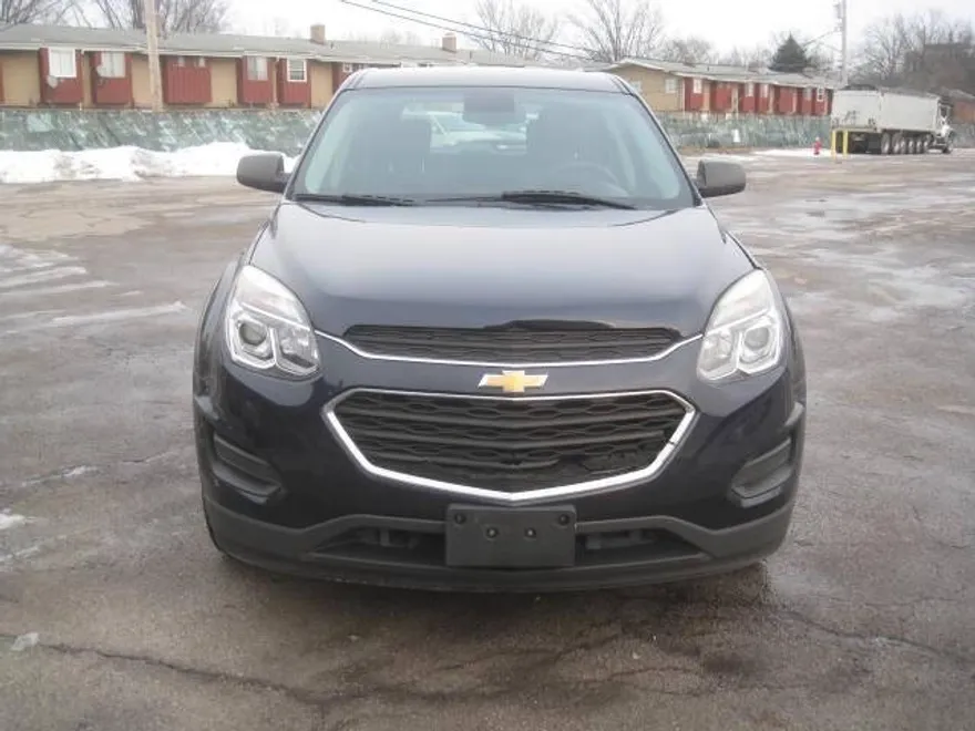 2017 Chevrolet Equinox LS photo 1