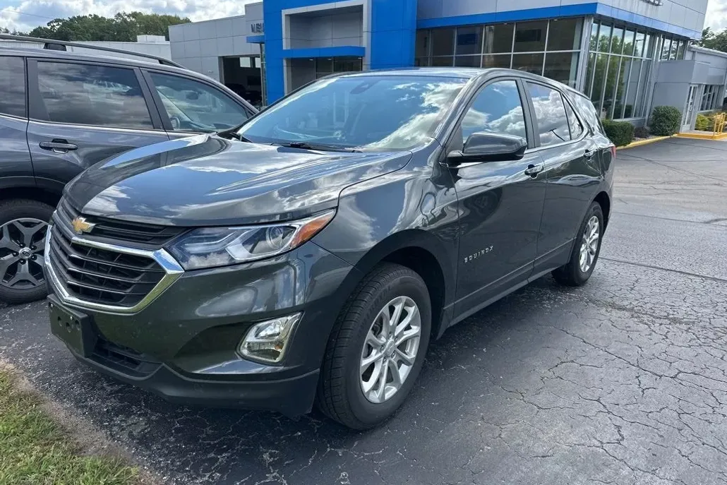 2021 Chevrolet Equinox LT photo 1