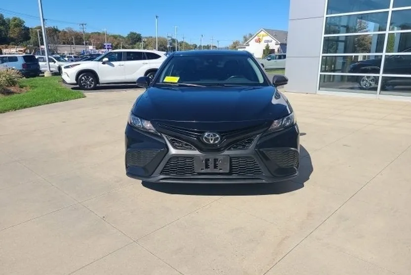2021 Toyota Camry SE photo 1