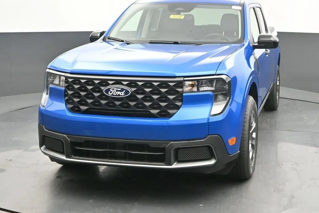 2025 Ford Maverick XLT photo 1