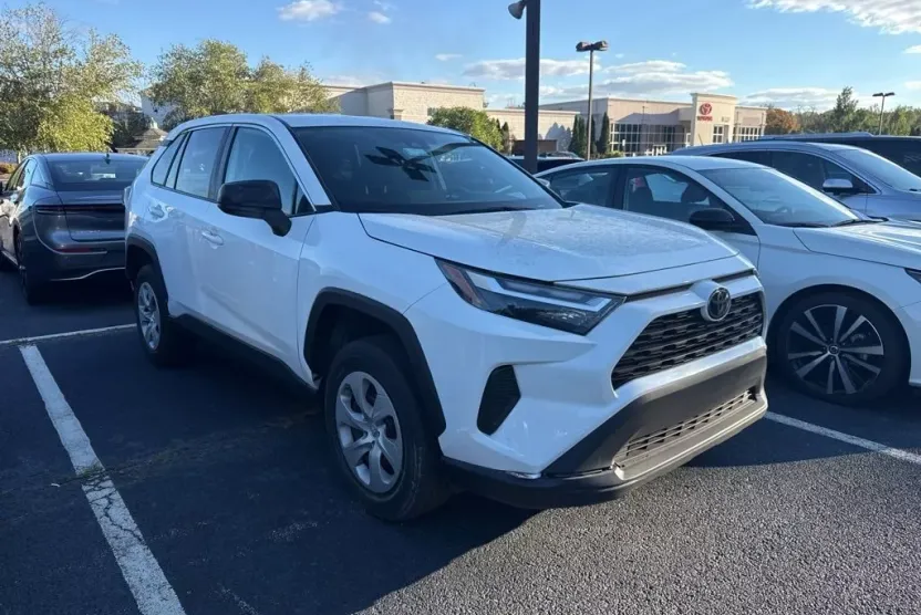2024 Toyota RAV4 LE photo 1