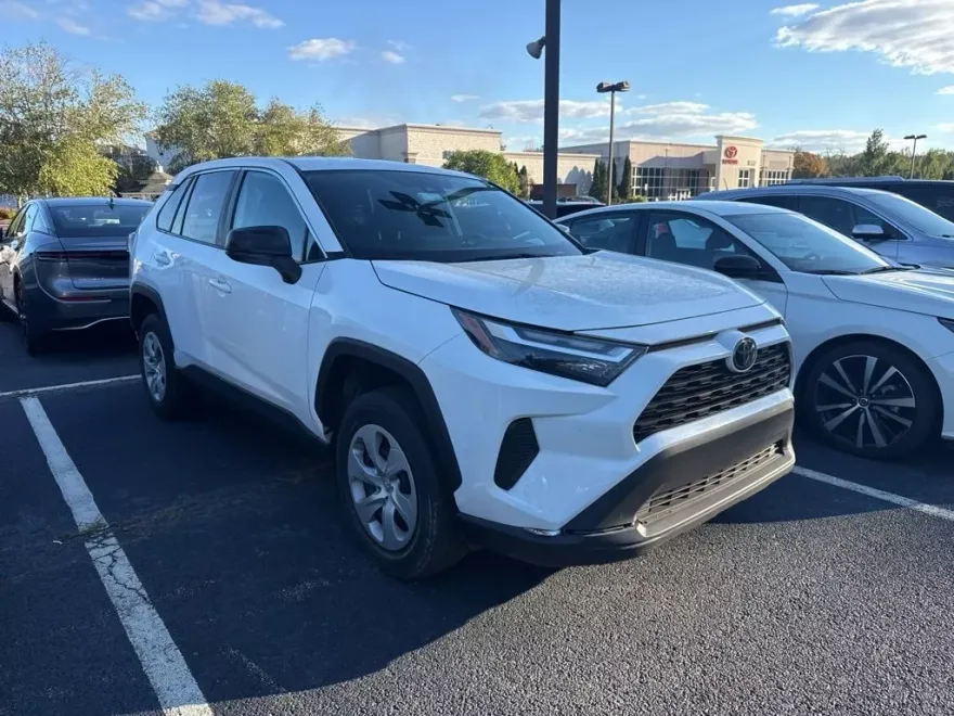 2024 Toyota RAV4 LE photo 1