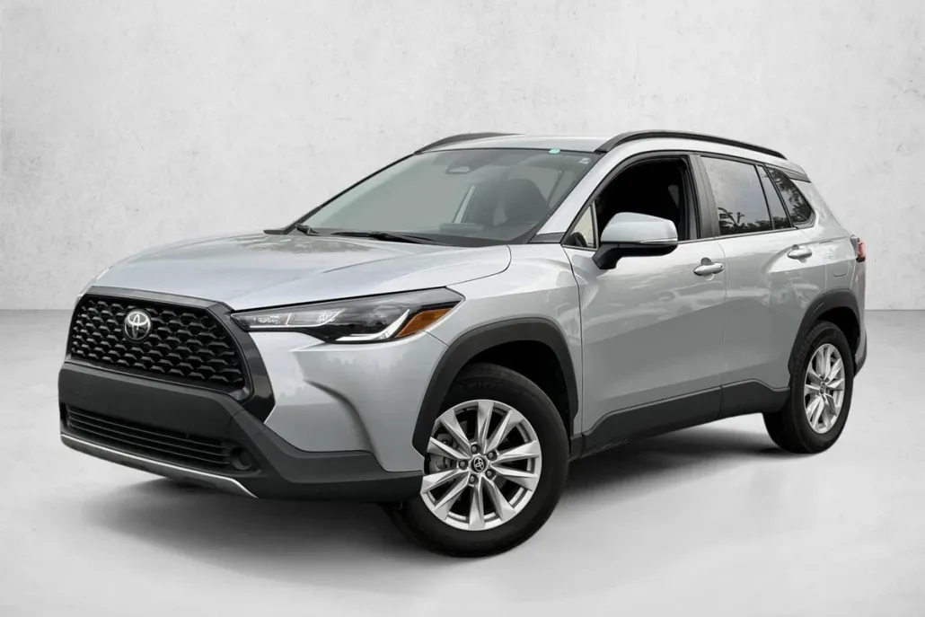 2024 Toyota Corolla Cross LE photo 1