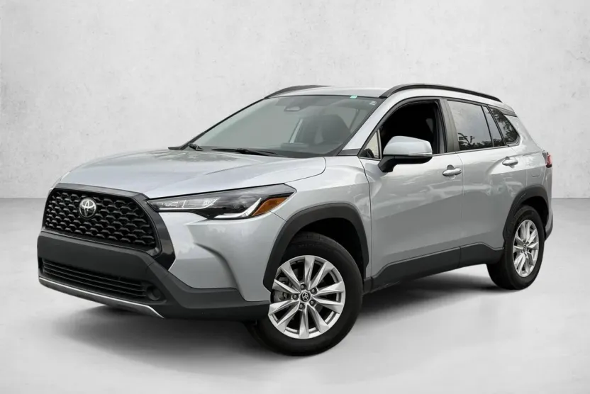 2024 Toyota Corolla Cross LE photo 1