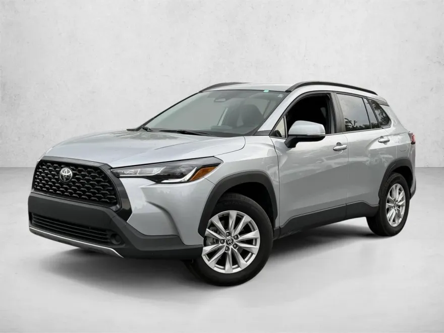 2024 Toyota Corolla Cross LE photo 1
