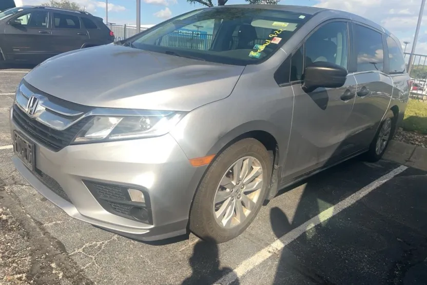 2019 Honda Odyssey LX photo 1