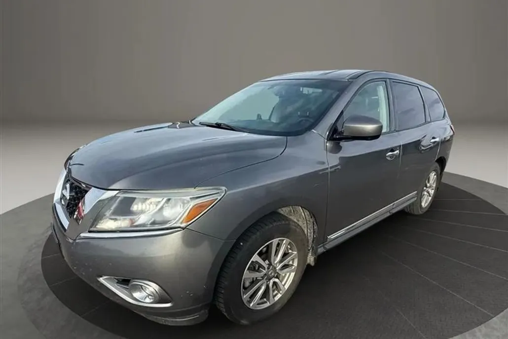 2015 Nissan Pathfinder SL photo 1