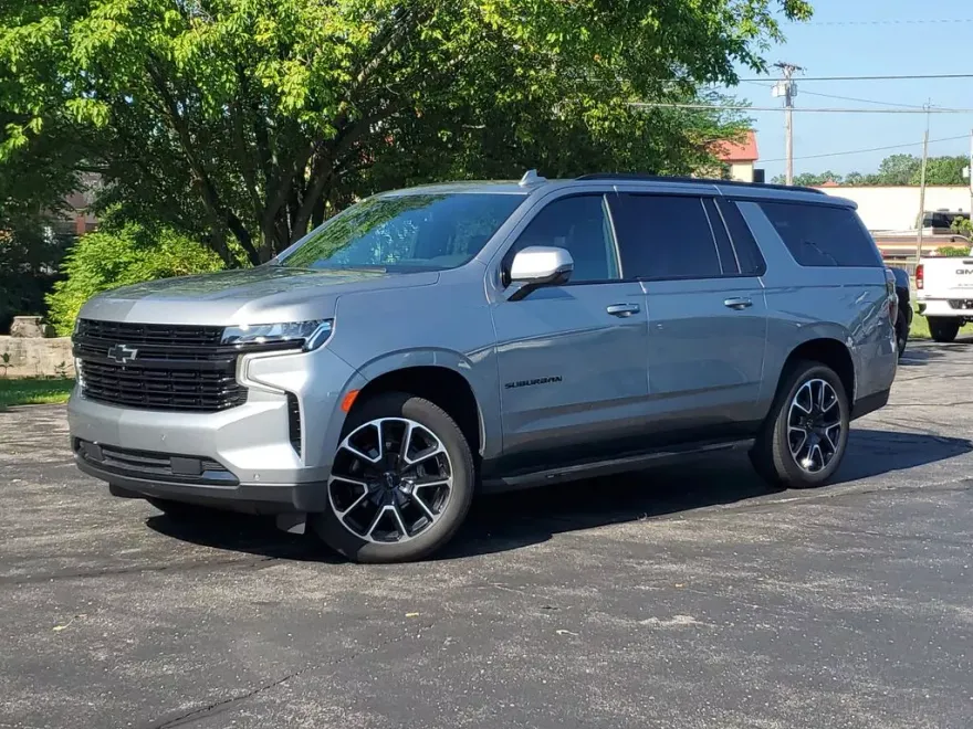 2023 Chevrolet Suburban RST photo 1
