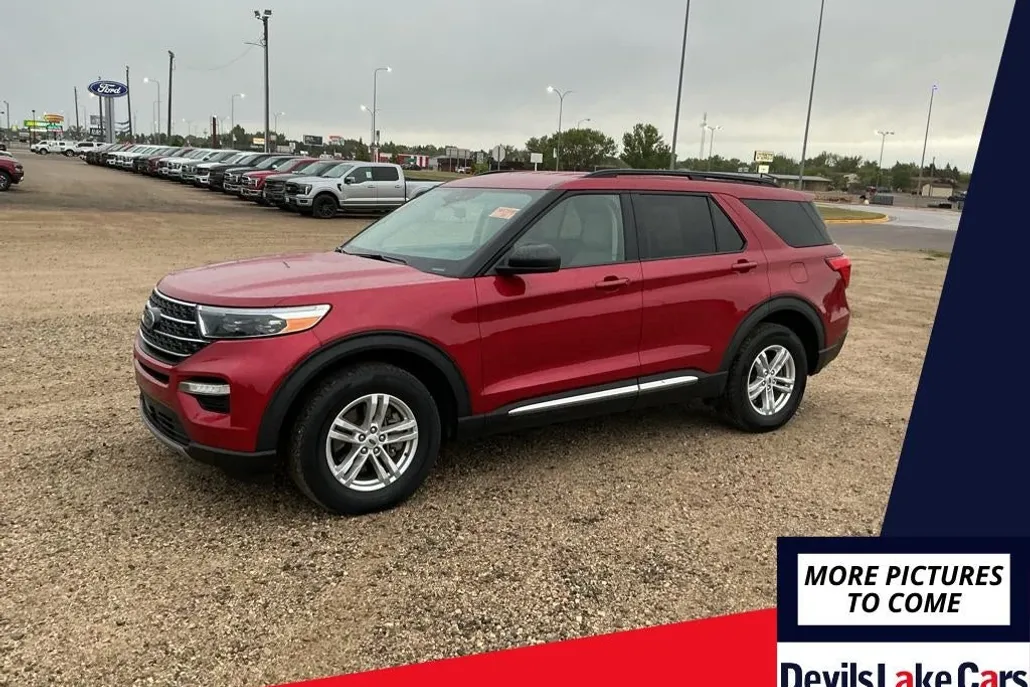 2023 Ford Explorer XLT photo 1