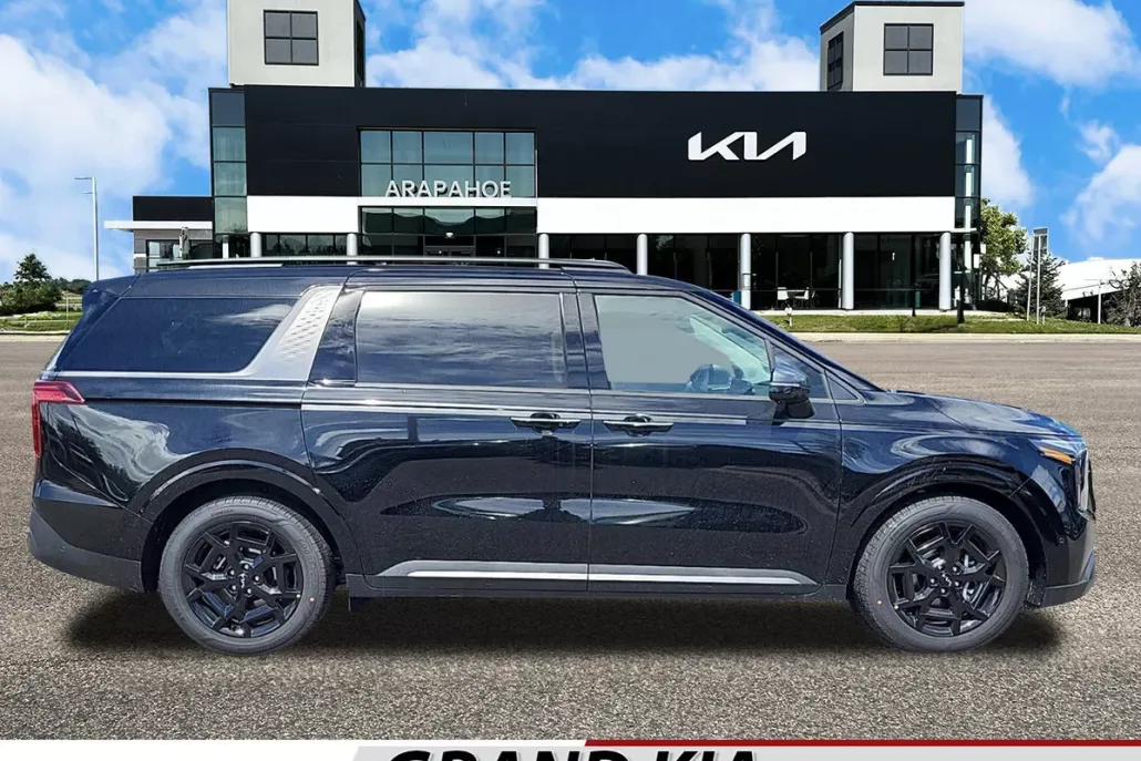 2025 Kia Carnival SX photo 1