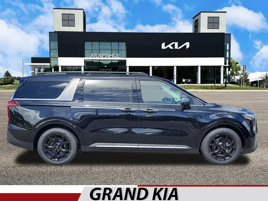 2025 Kia Carnival SX photo 1