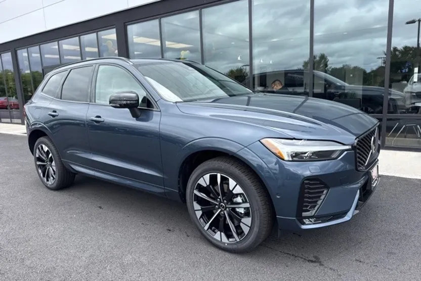 2026 Volvo XC60 B5 Plus photo 1