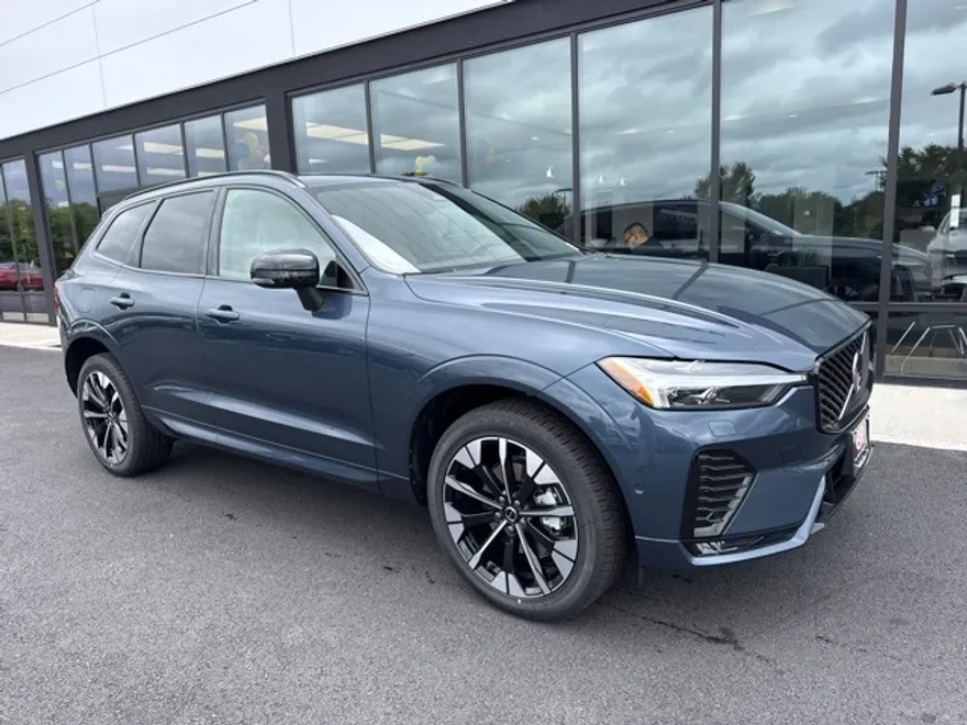 2026 Volvo XC60 B5 Plus photo 1