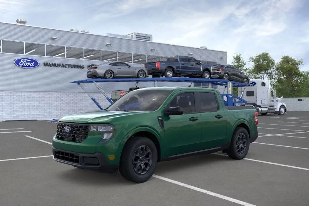 2025 Ford Maverick XLT photo 1