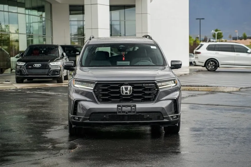 2025 Honda Pilot Black Edition photo 1