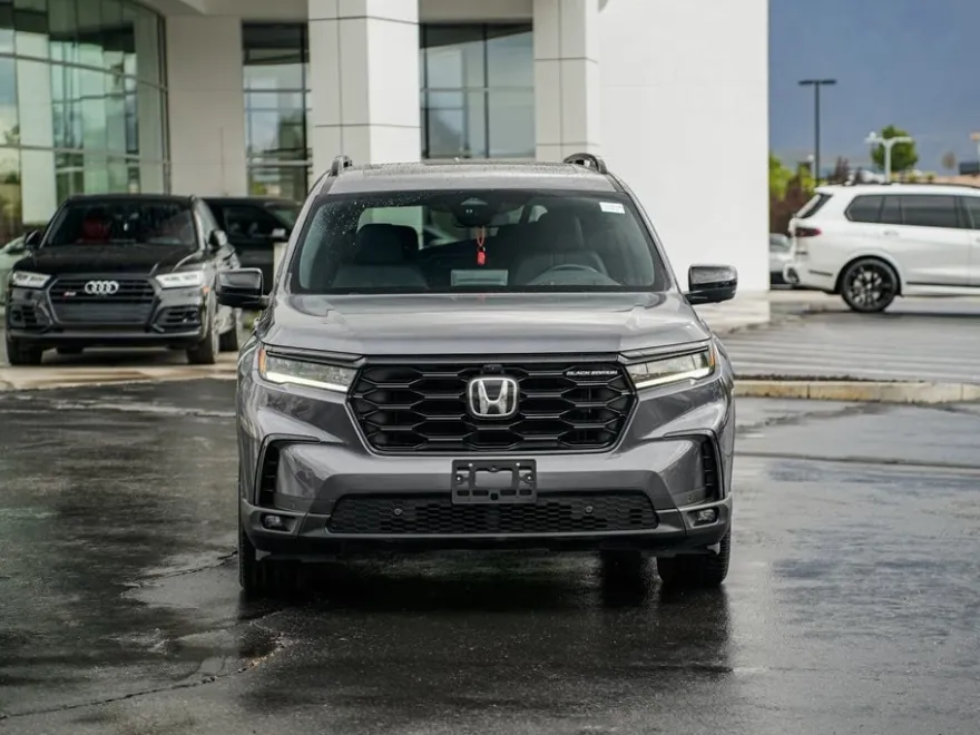 2025 Honda Pilot Black Edition photo 1