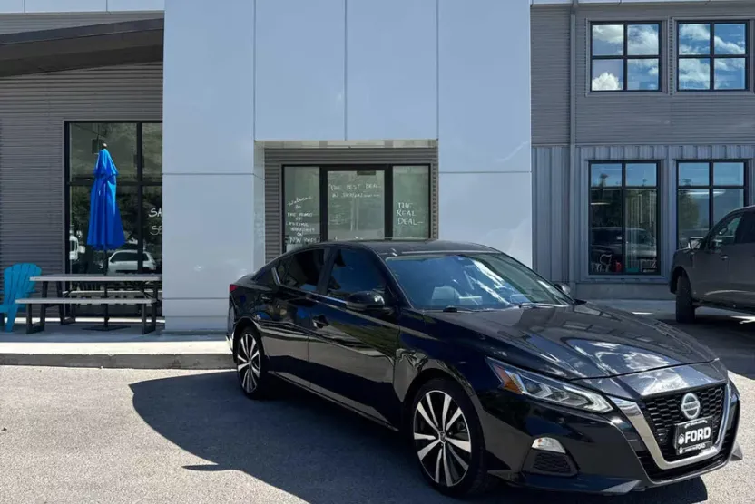2021 Nissan Altima 2.5 SR photo 1