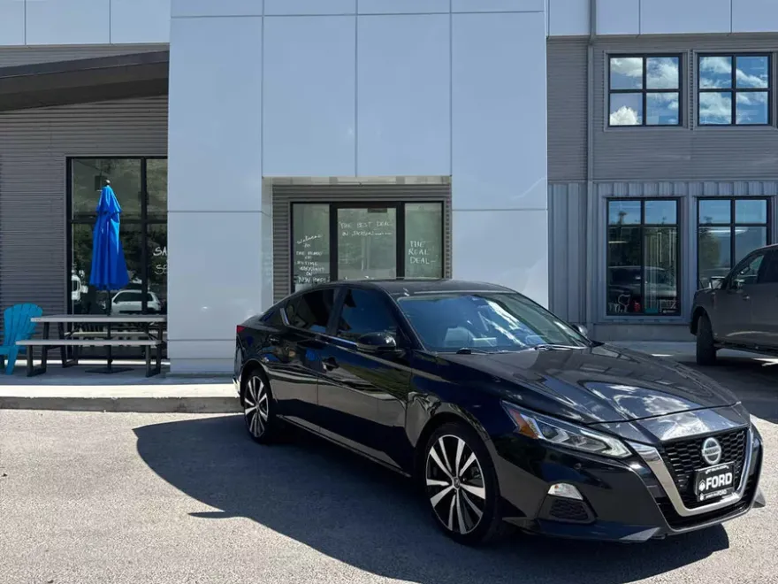 2021 Nissan Altima 2.5 SR photo 1